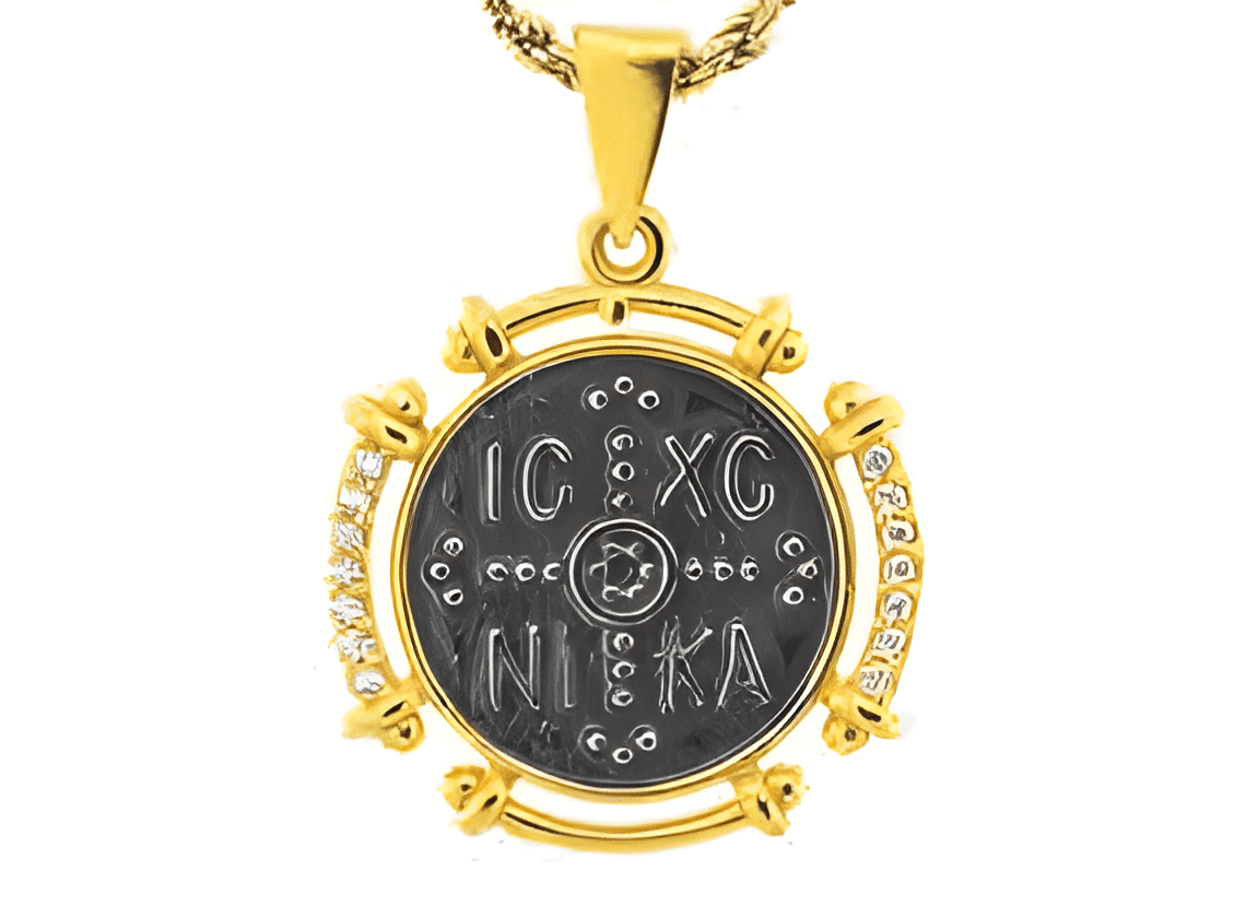 Сребърен религиозен медальон с позлатени елементи
