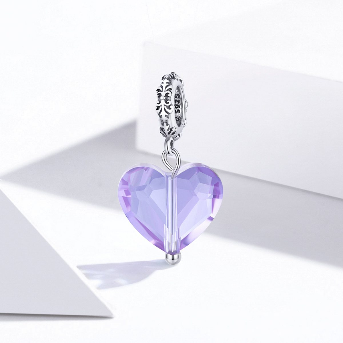 Сребърна висулка "Лилаво стъклено сърце"