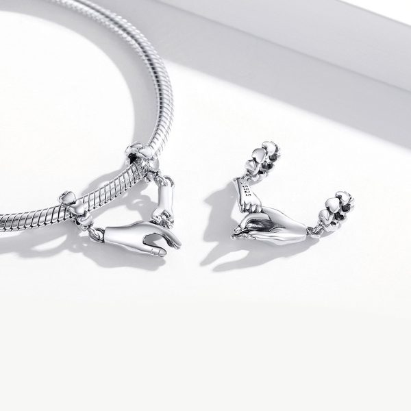 Сребърна висулка „Майка и дете държащи се за ръце“ | HappyMarket.bg Сребърна висулка „Майка и дете държащи се за ръце“ | Бижута тип Пандора
