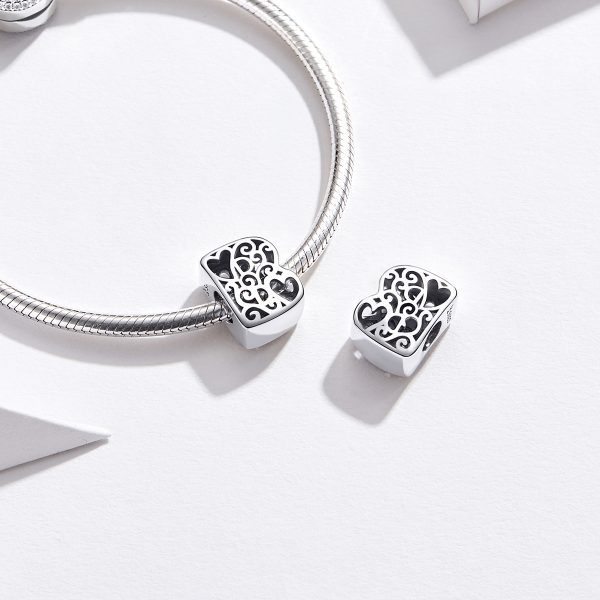Сребърна висулка с монограм „Буква „B“ със сърца“ | HappyMarket.bg Сребърна висулка с монограм „Буква „B“ със сърца“ | Бижута тип Пандора