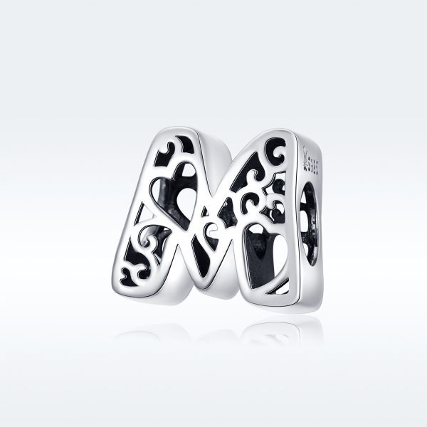 Сребърна висулка с монограм „Буква „M“ със сърца“ | HappyMarket.bg Сребърна висулка с монограм „Буква „M“ със сърца“ | Бижута тип Пандора