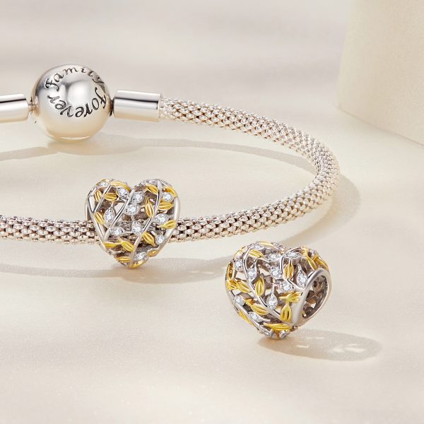 Сребърна висулка „Сребърно сърце със златни детайли“ | HappyMarket.bg Сребърна висулка „Сребърно сърце със златни детайли“ | Бижута тип Пандора