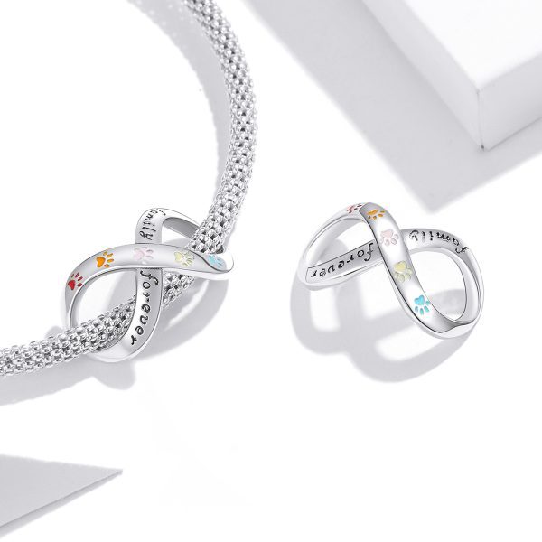 Сребърна висулка „Завинаги семейство с отпечатъци от крачета“ | HappyMarket.bg Сребърна висулка „Завинаги семейство с отпечатъци от крачета“ | Бижута тип Пандора