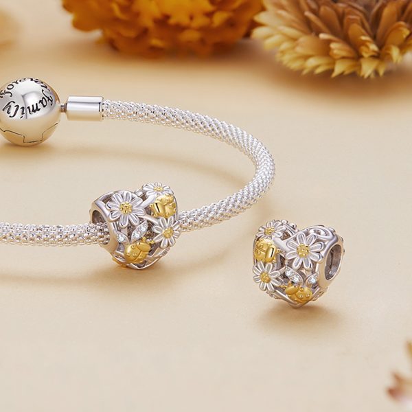 Сребърна висулка „Златно сърце с калинка“ | HappyMarket.bg Сребърна висулка „Златно сърце с калинка“ | Бижута тип Пандора