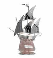 Сребърна декоративна фигура лодка с розов кварц