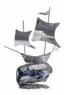 Сребърна декоративна фигура лодка със син кварц