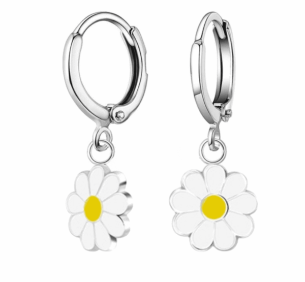 Детски сребърни обеци Маргаритка, английско закопчаване | HappyMarket.bg Детски сребърни обеци Маргаритка, английско закопчаване | Детски бижута