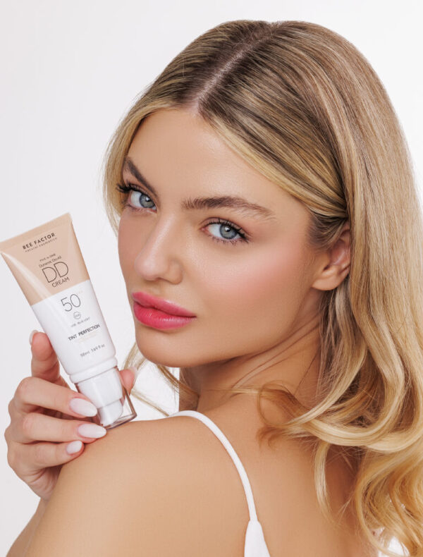 DD крем за лице SPF50 5-в-1, цвят 01 | HappyMarket.bg DD крем за лице SPF50 5-в-1, цвят 01 | Натурална козметика