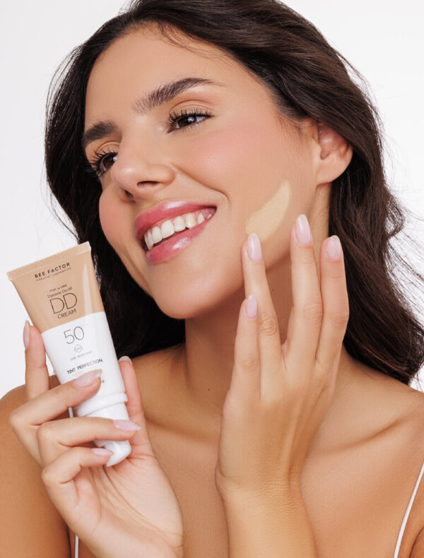 DD крем за лице SPF50 5-в-1, цвят 02 | HappyMarket.bg DD крем за лице SPF50 5-в-1, цвят 02 | Натурална козметика