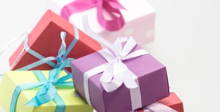 Подаръци според възрастта – ключът към сърцето на всеки